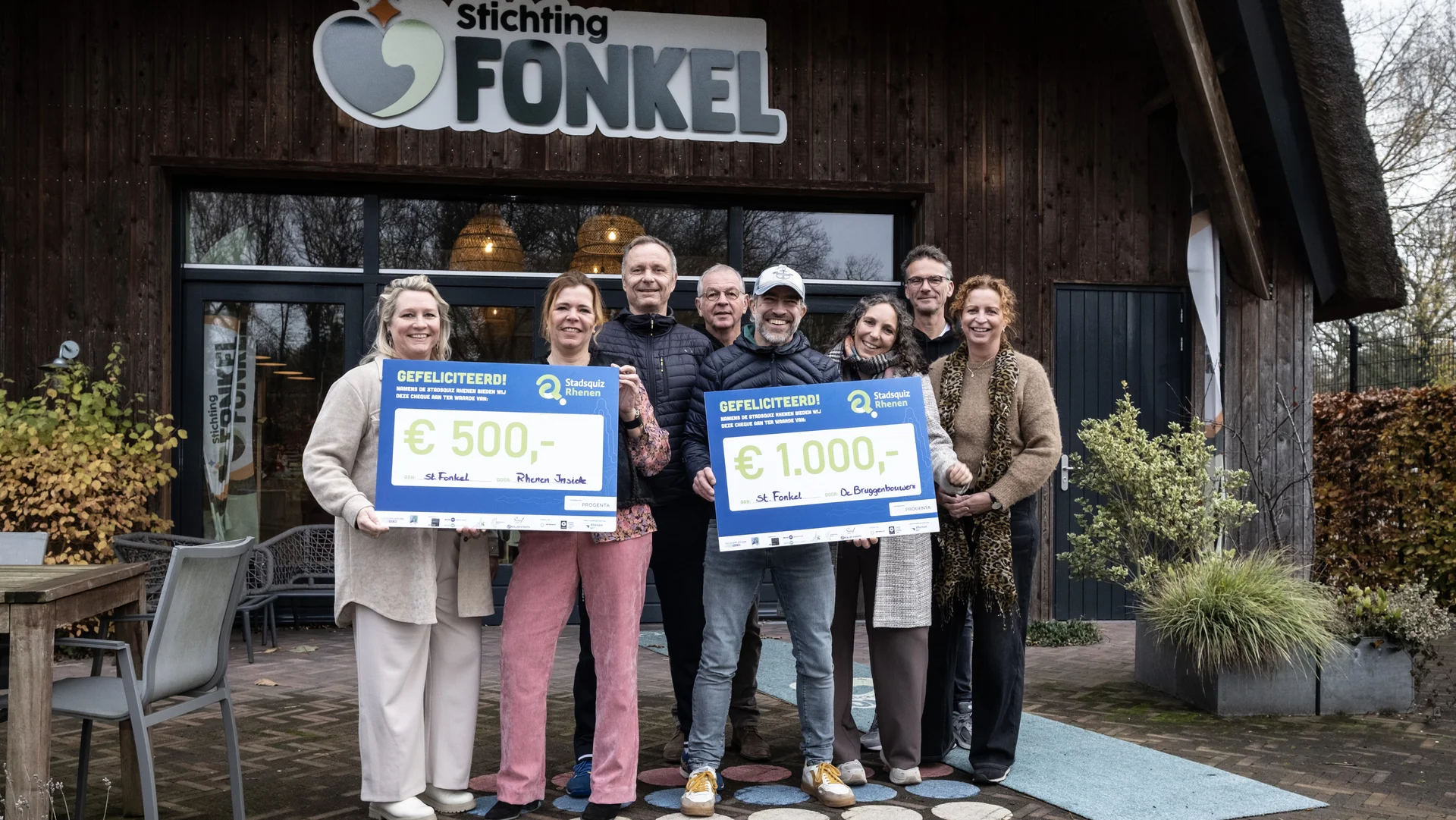 Winnaars 2e en 3e prijs Stadsquiz doneren aan Stichting Fonkel